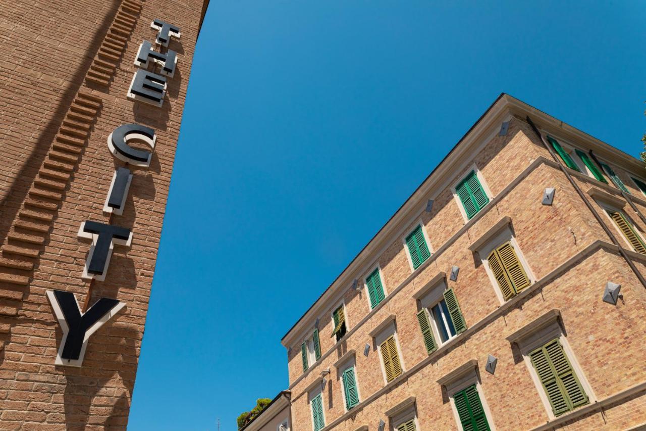 Hotel The 3*